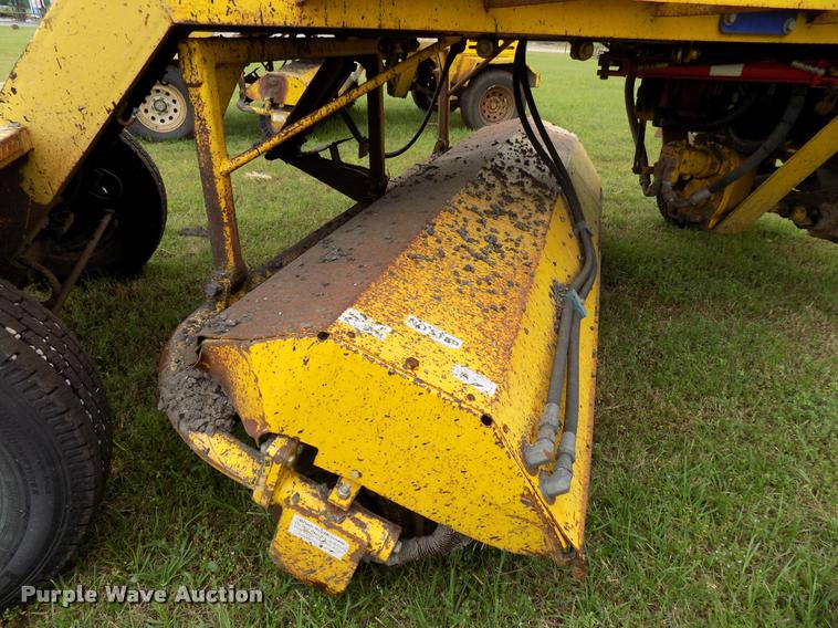 image for item DA6077 2010 Superior Broom DT80-J broom