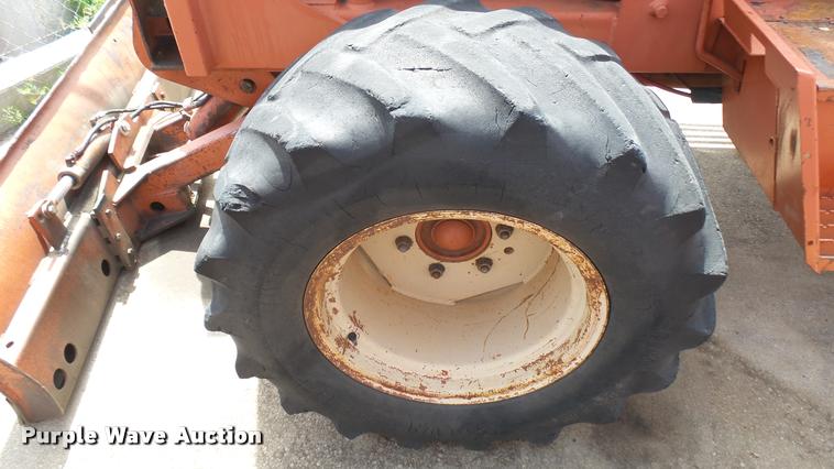 image for item DA7799 1996 Ditch Witch 7610 trencher