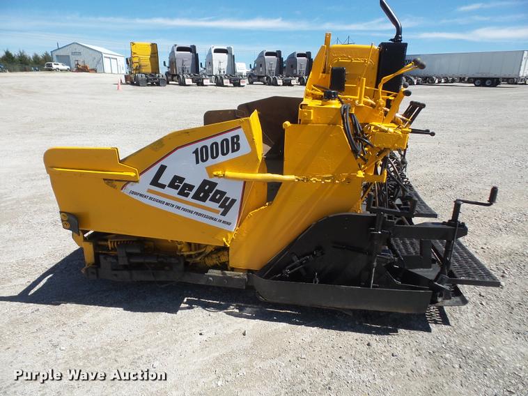 image for item DA8038 1996 LeeBoy 1000B paver