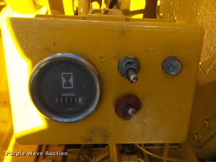 image for item DA8038 1996 LeeBoy 1000B paver