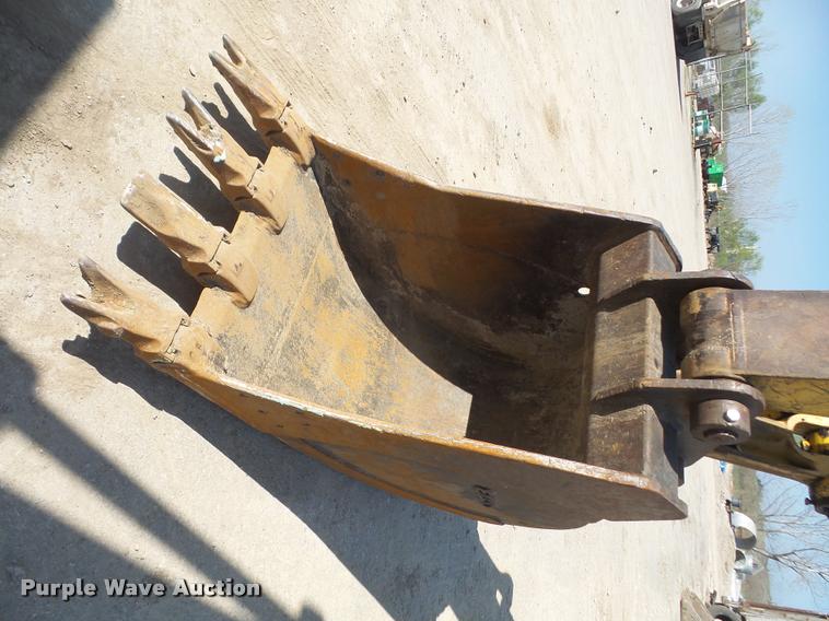 image for item DA8071 2004 Komatsu PC200LC-7L excavator