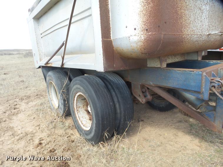 image for item DB0910 1979 end dump pup trailer