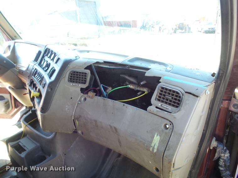 image for item DB1519 2001 Sterling L9500 dump truck