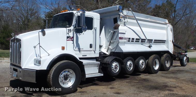 image for item DB1520 2004 Kenworth T800B dump truck