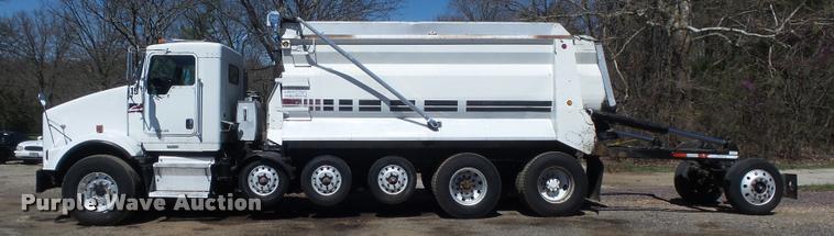 image for item DB1520 2004 Kenworth T800B dump truck
