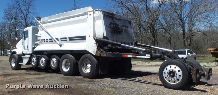 image for item DB1520 2004 Kenworth T800B dump truck