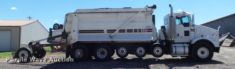 image for item DB1520 2004 Kenworth T800B dump truck