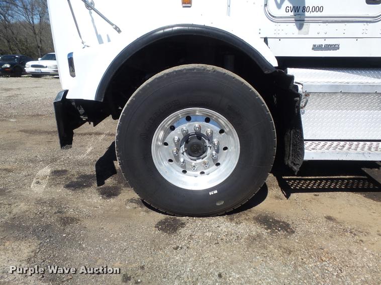 image for item DB1520 2004 Kenworth T800B dump truck