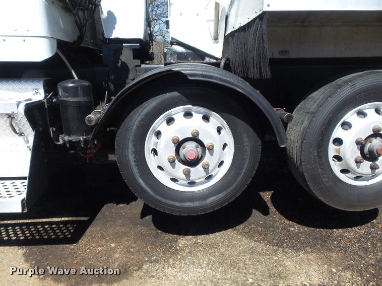 image for item DB1520 2004 Kenworth T800B dump truck