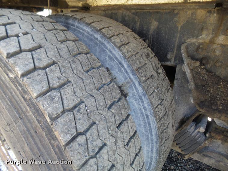 image for item DB1520 2004 Kenworth T800B dump truck