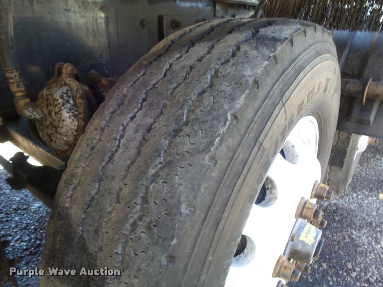 image for item DB1520 2004 Kenworth T800B dump truck