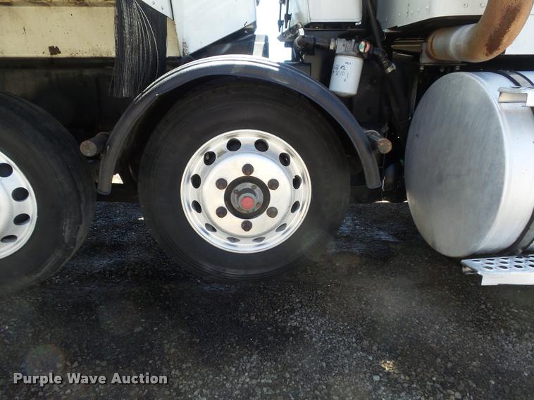 image for item DB1520 2004 Kenworth T800B dump truck