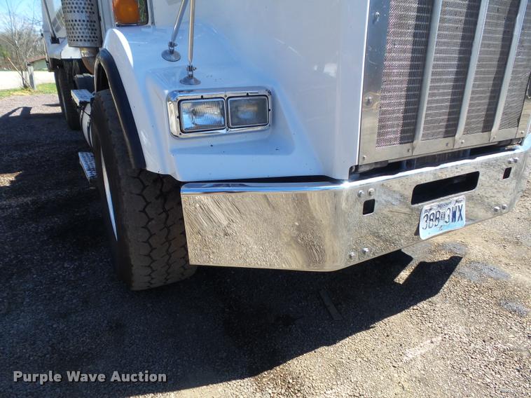 image for item DB1520 2004 Kenworth T800B dump truck