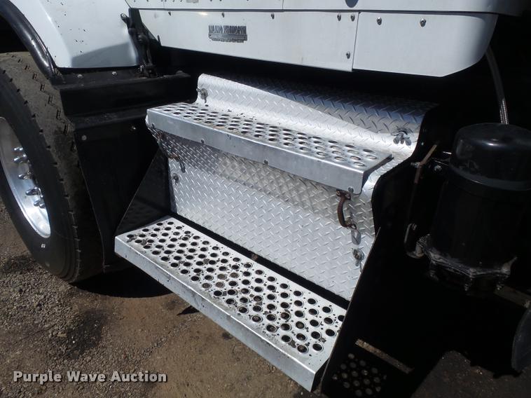 image for item DB1520 2004 Kenworth T800B dump truck