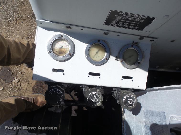 image for item DB1520 2004 Kenworth T800B dump truck