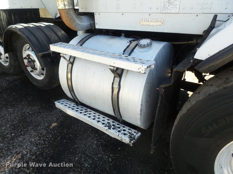 image for item DB1520 2004 Kenworth T800B dump truck