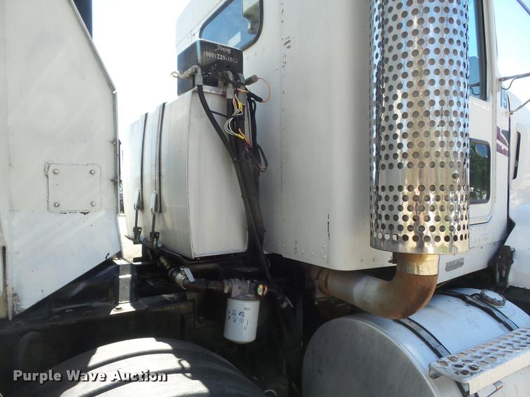 image for item DB1520 2004 Kenworth T800B dump truck