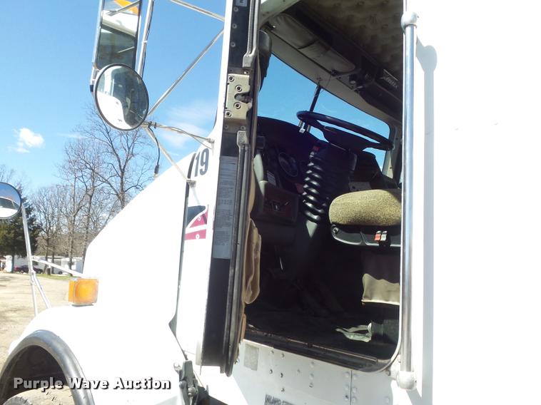 image for item DB1520 2004 Kenworth T800B dump truck