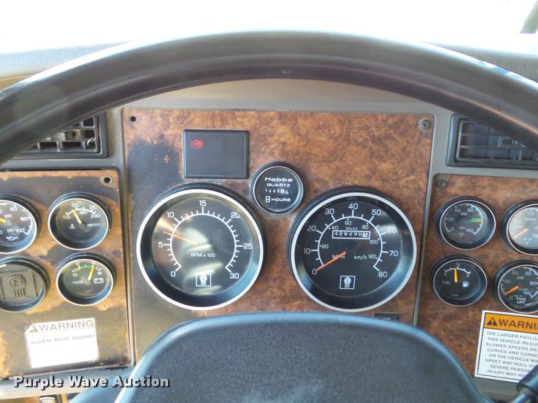 image for item DB1520 2004 Kenworth T800B dump truck