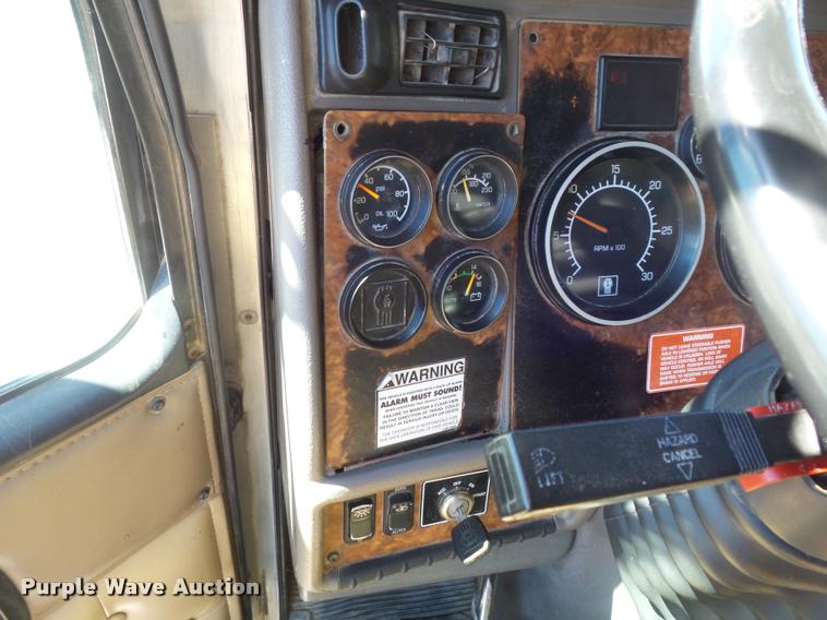 image for item DB1520 2004 Kenworth T800B dump truck