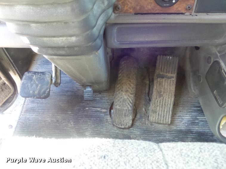 image for item DB1520 2004 Kenworth T800B dump truck