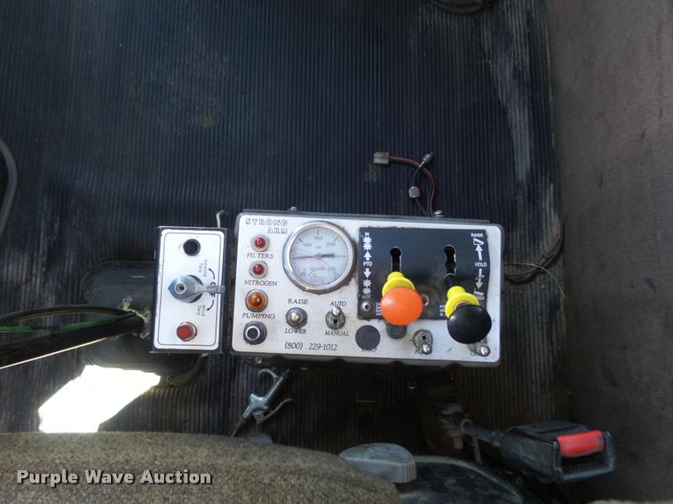 image for item DB1520 2004 Kenworth T800B dump truck