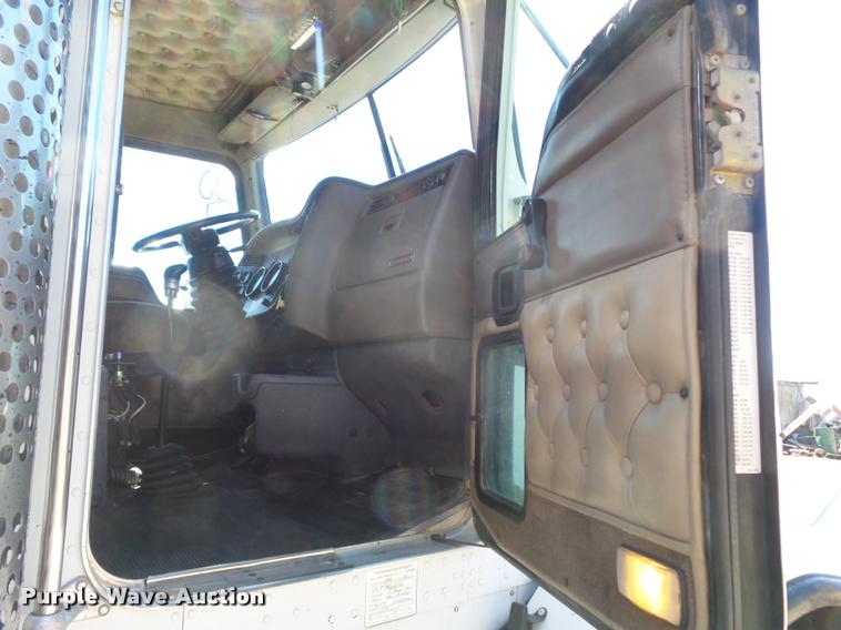 image for item DB1520 2004 Kenworth T800B dump truck