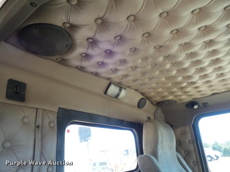 image for item DB1520 2004 Kenworth T800B dump truck