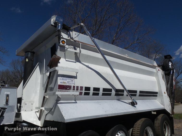 image for item DB1520 2004 Kenworth T800B dump truck