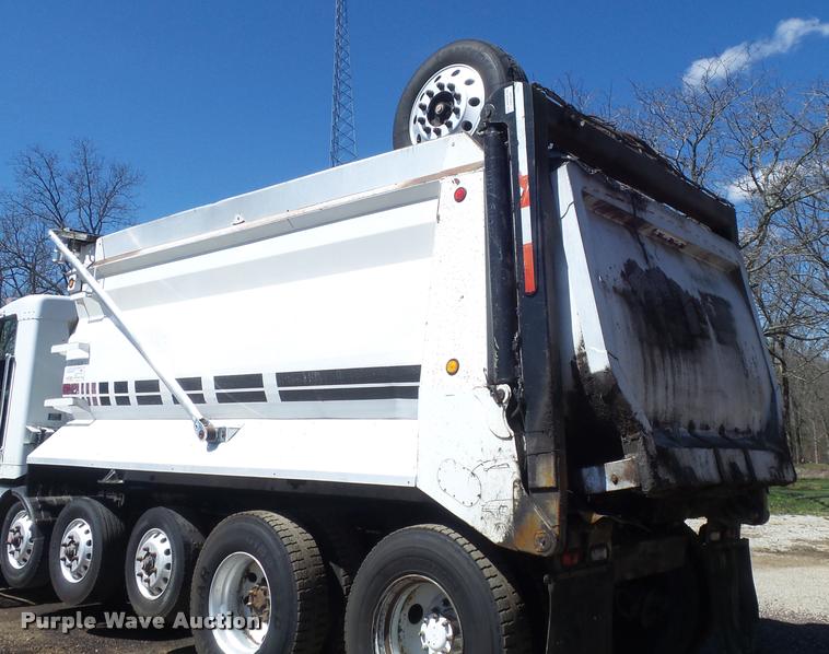 image for item DB1520 2004 Kenworth T800B dump truck