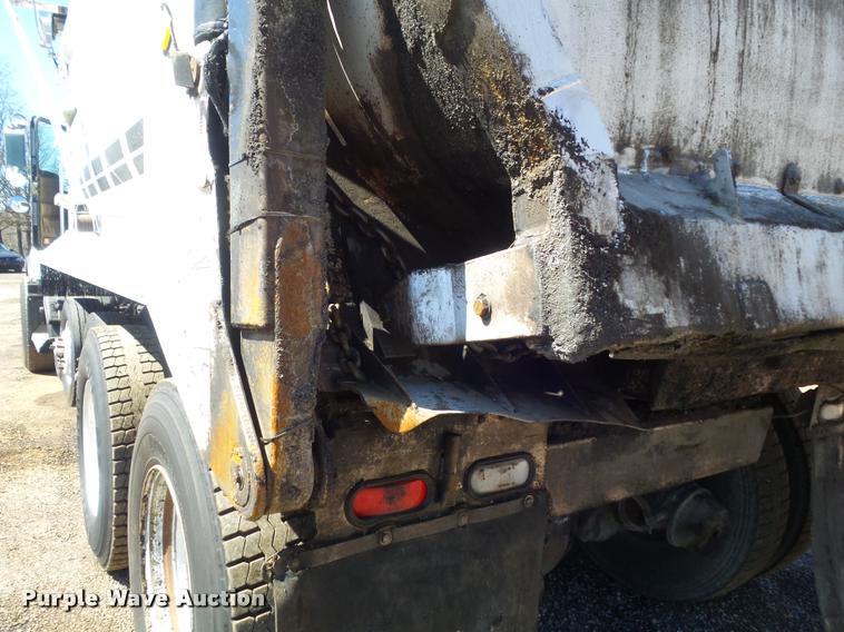 image for item DB1520 2004 Kenworth T800B dump truck