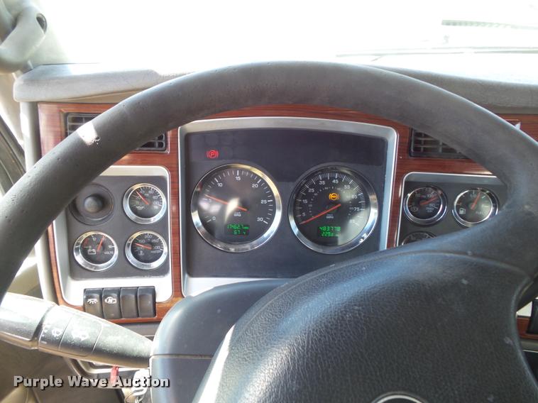 image for item DB1521 2007 Kenworth T800B dump truck