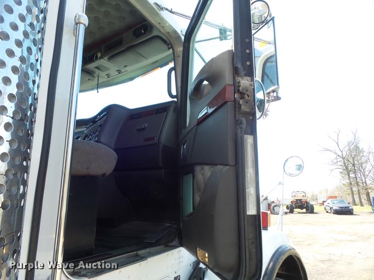image for item DB1521 2007 Kenworth T800B dump truck