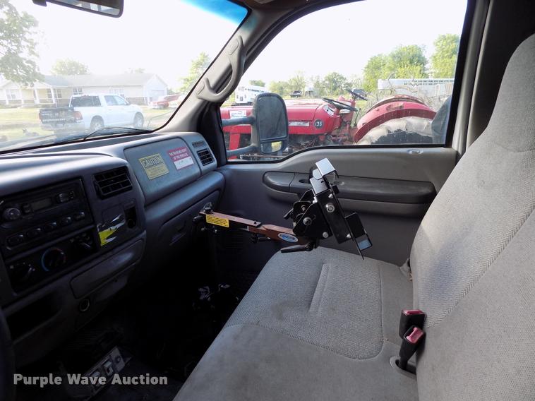 image for item DC7237 1999 Ford F350 bucket truck