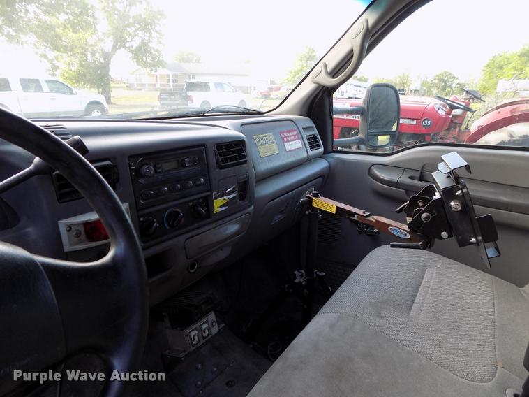 image for item DC7237 1999 Ford F350 bucket truck