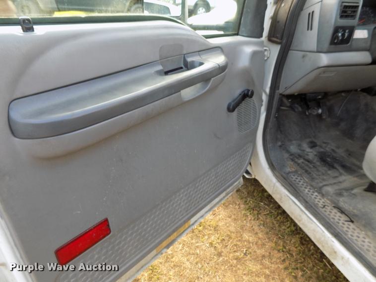 image for item DC7237 1999 Ford F350 bucket truck