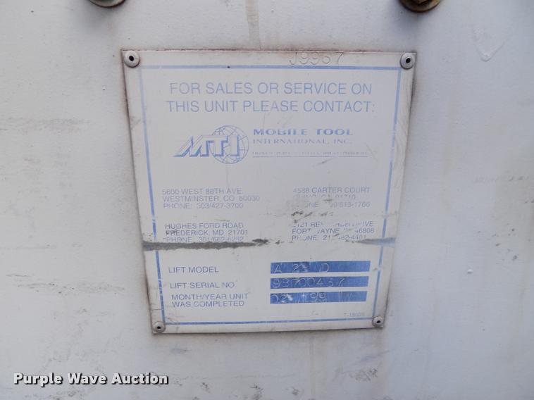 image for item DC7237 1999 Ford F350 bucket truck