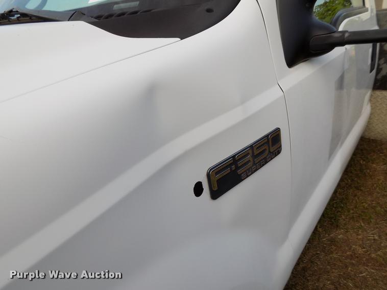 image for item DC7237 1999 Ford F350 bucket truck