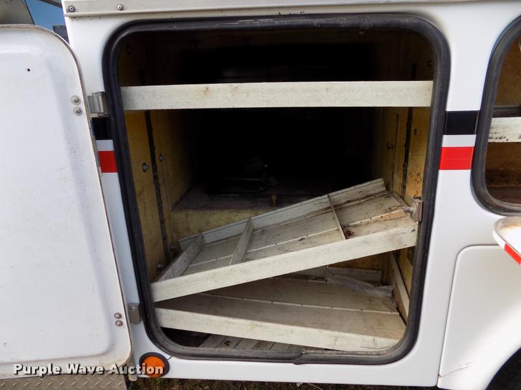 image for item DC7237 1999 Ford F350 bucket truck