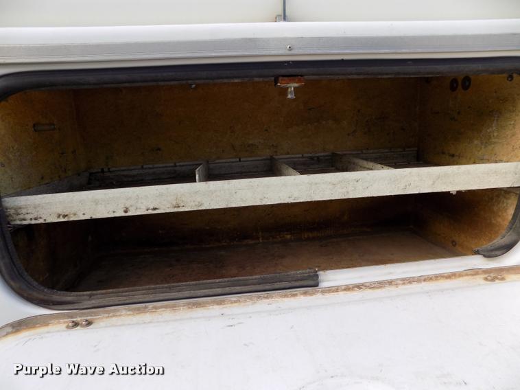 image for item DC7237 1999 Ford F350 bucket truck