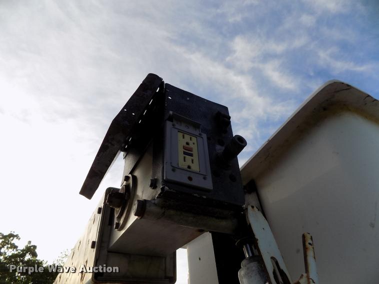 image for item DC7237 1999 Ford F350 bucket truck