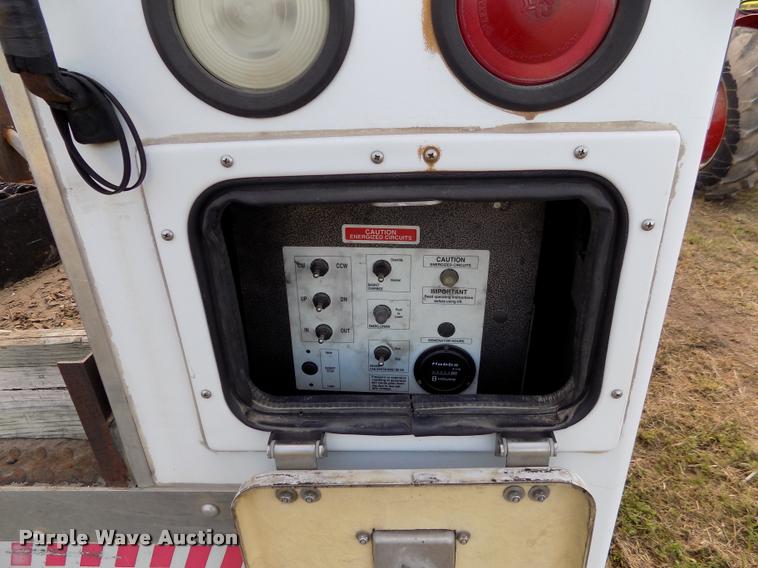 image for item DC7237 1999 Ford F350 bucket truck