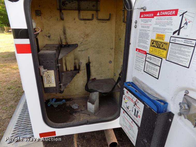 image for item DC7237 1999 Ford F350 bucket truck