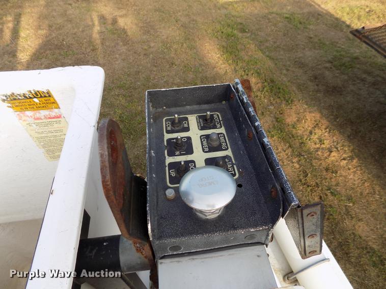 image for item DC7237 1999 Ford F350 bucket truck