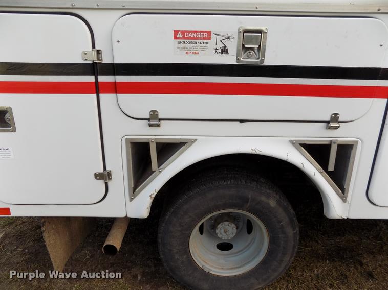 image for item DC7237 1999 Ford F350 bucket truck