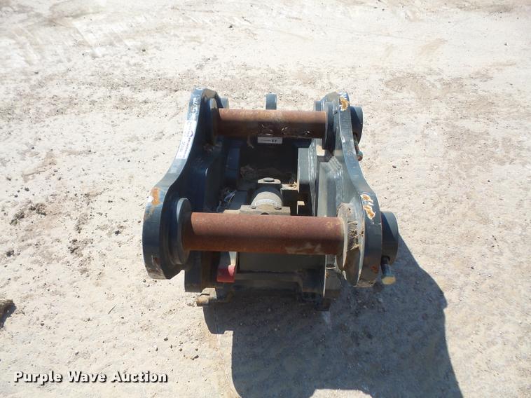 image for item DC9244 JRB hydraulic quick coupler