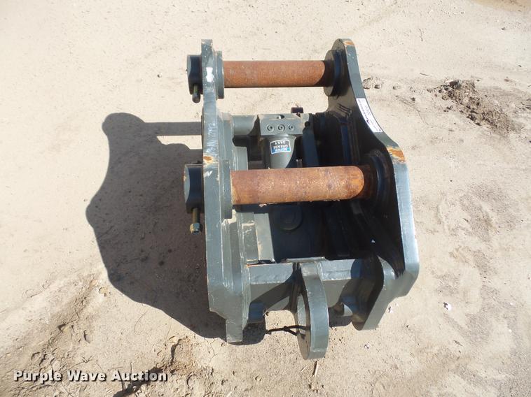 image for item DC9245 JRB hydraulic quick coupler