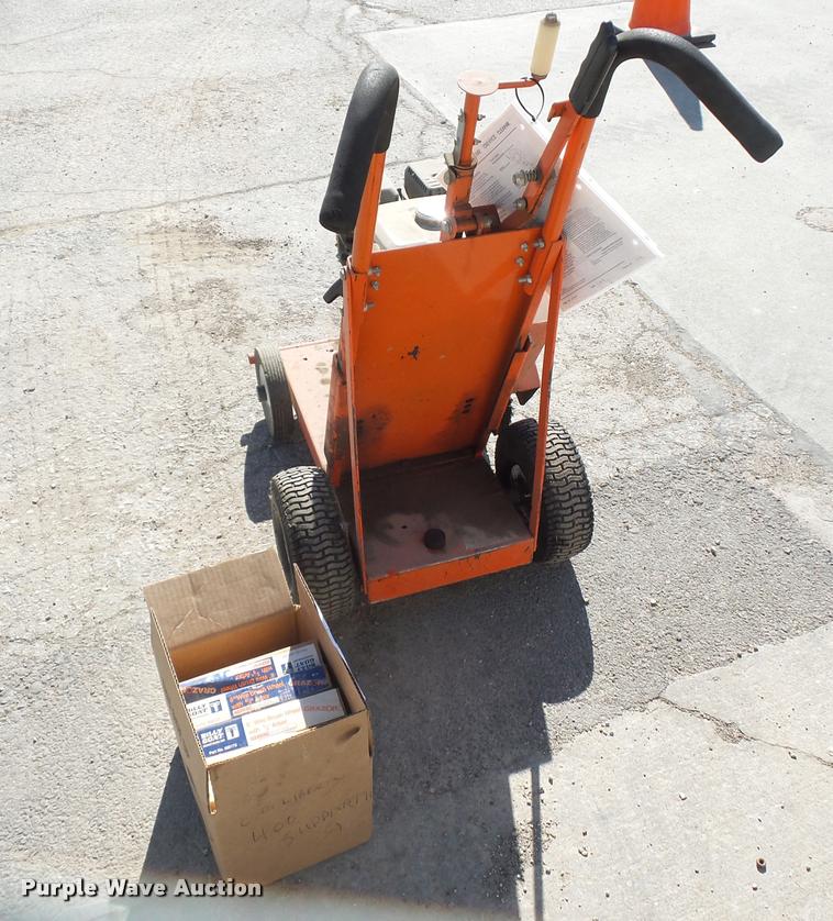 image for item DD9252 Billy Goat Crevice cleaner