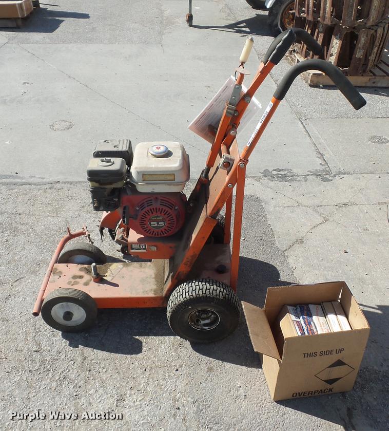 image for item DD9252 Billy Goat Crevice cleaner