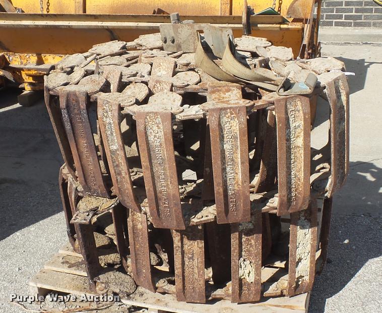 image for item DD9256 Loegering Trail steel skid steer tracks